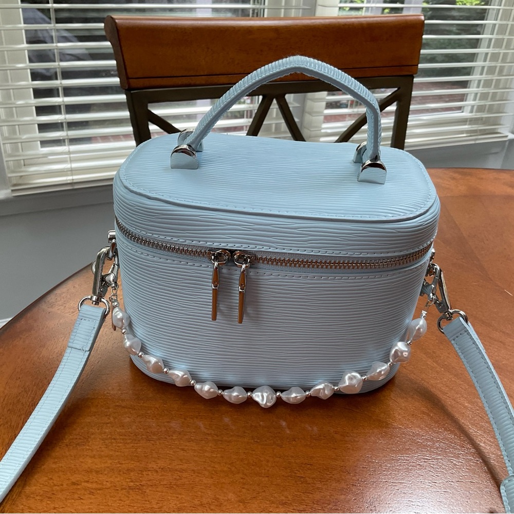 BLOOMINGDALES VANITY HANDBAG NWT